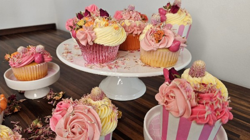 Backkurs: Cupcakes mit essbaren Blüten