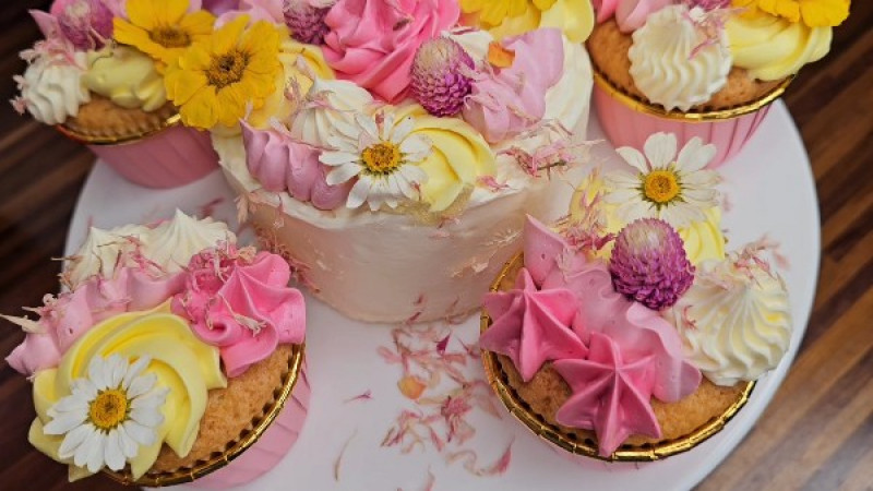 Backkurs: Bento Cake Box Flowers